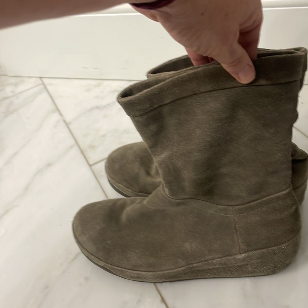 FitFlop, size 9, Crush, taupe suede slouch wedge boot, comfortable warm soft EUC - Picture 8 of 14